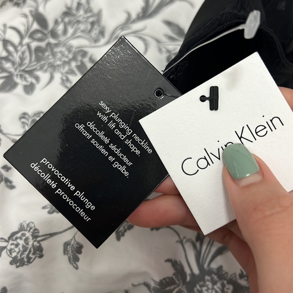 Calvin Klein Unpadded Plunge Bra - Picture 7 of 7